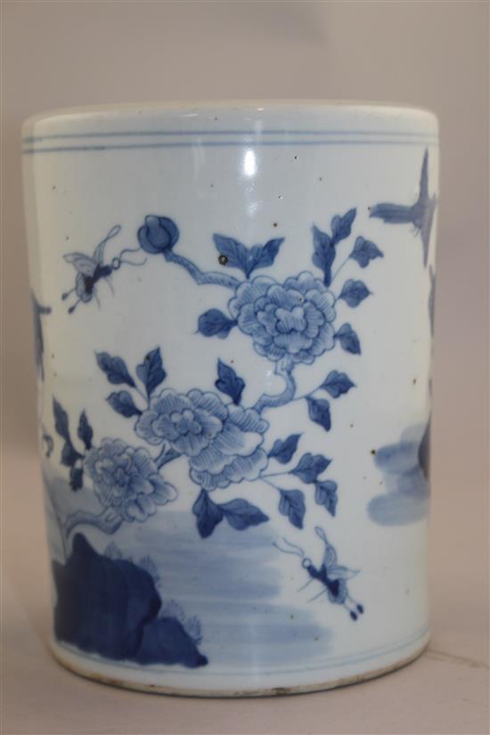 A Chinese blue and white cylindrical brush pot, 19th century, 16.5cm